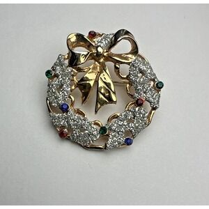 Vintage Christmas Wreath Diamond Rhinestone Brooch Pin Gold Tone Red Green